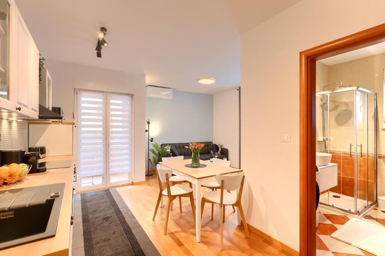 Apartment N&N ロヴィニ エクステリア 写真