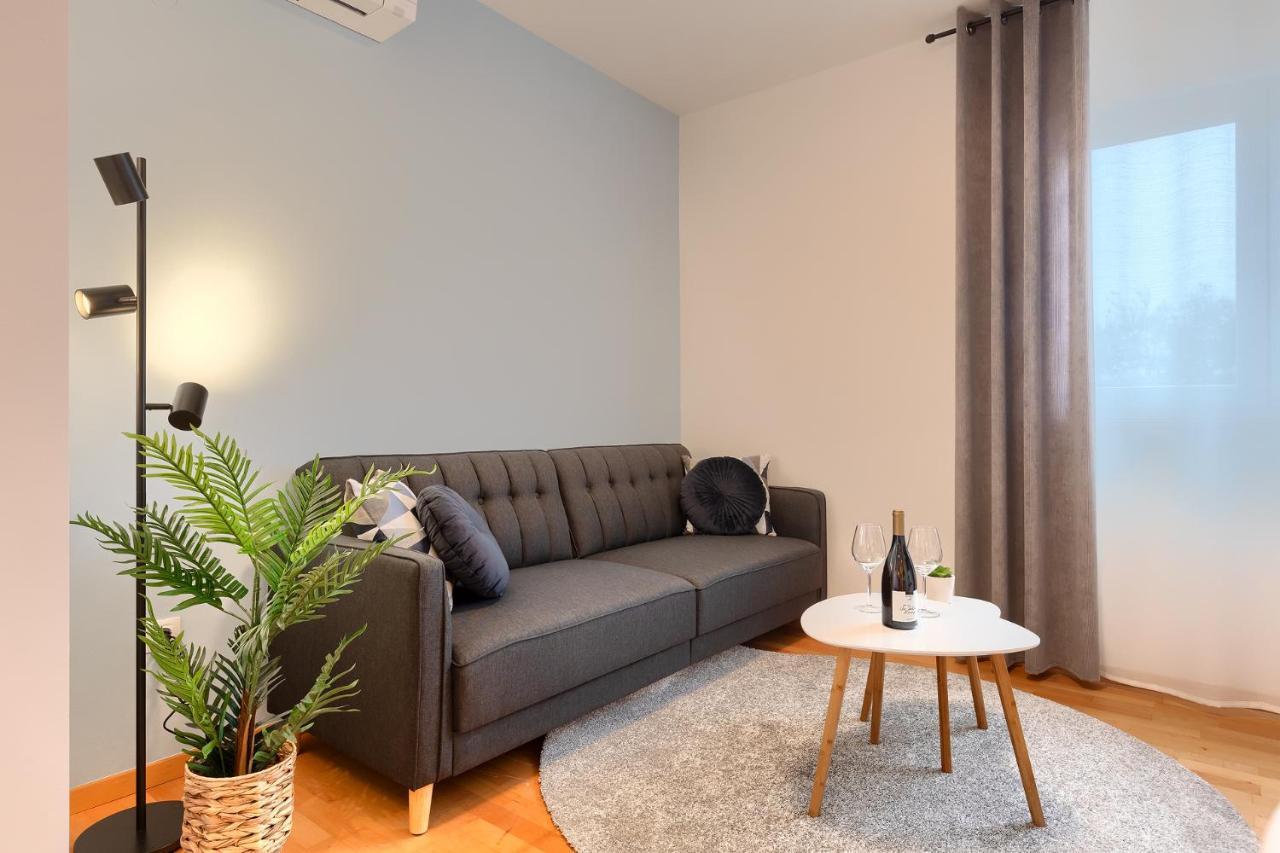 Apartment N&N ロヴィニ エクステリア 写真