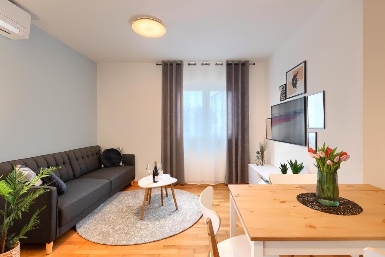 Apartment N&N ロヴィニ エクステリア 写真