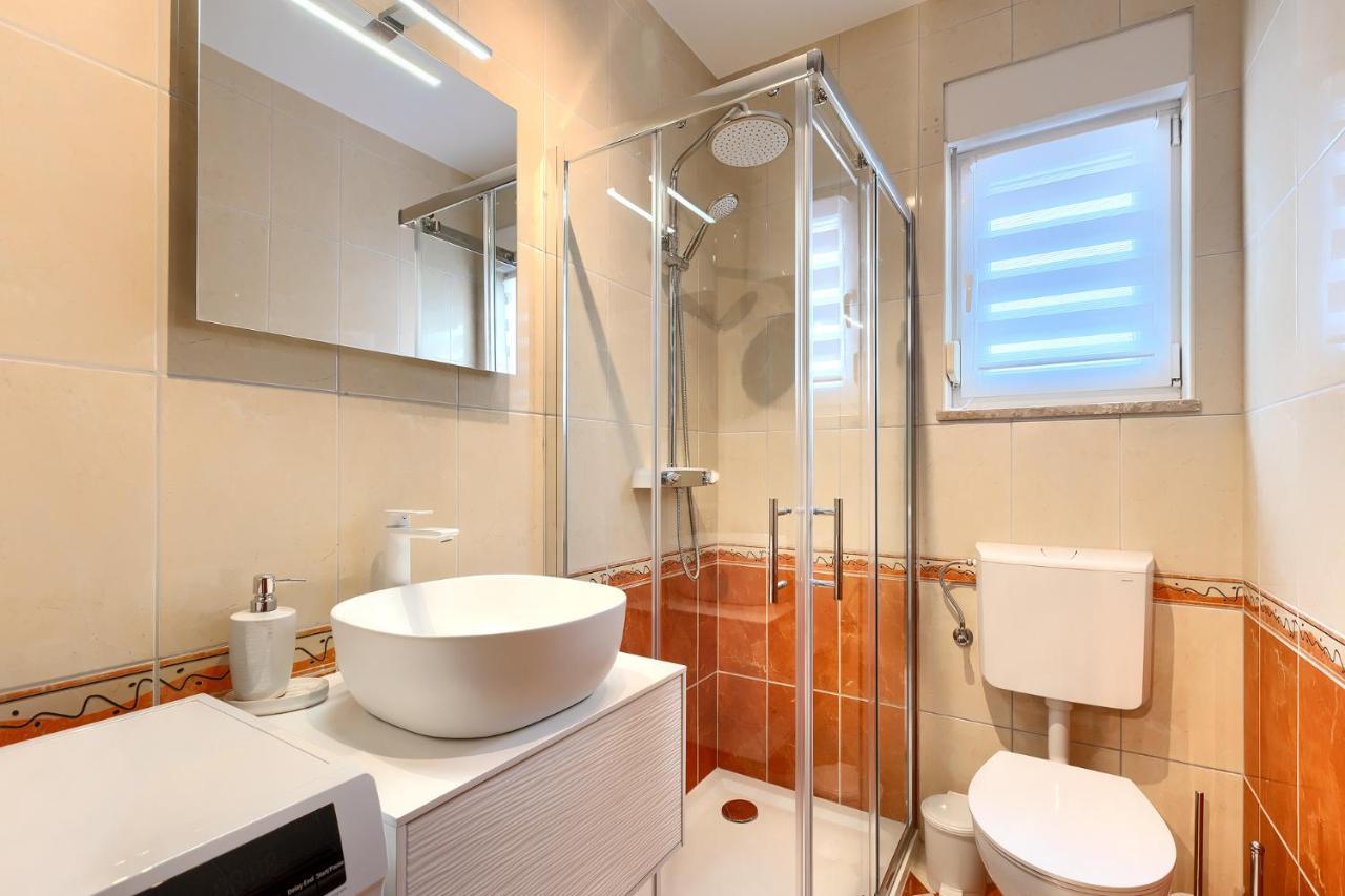 Apartment N&N ロヴィニ エクステリア 写真
